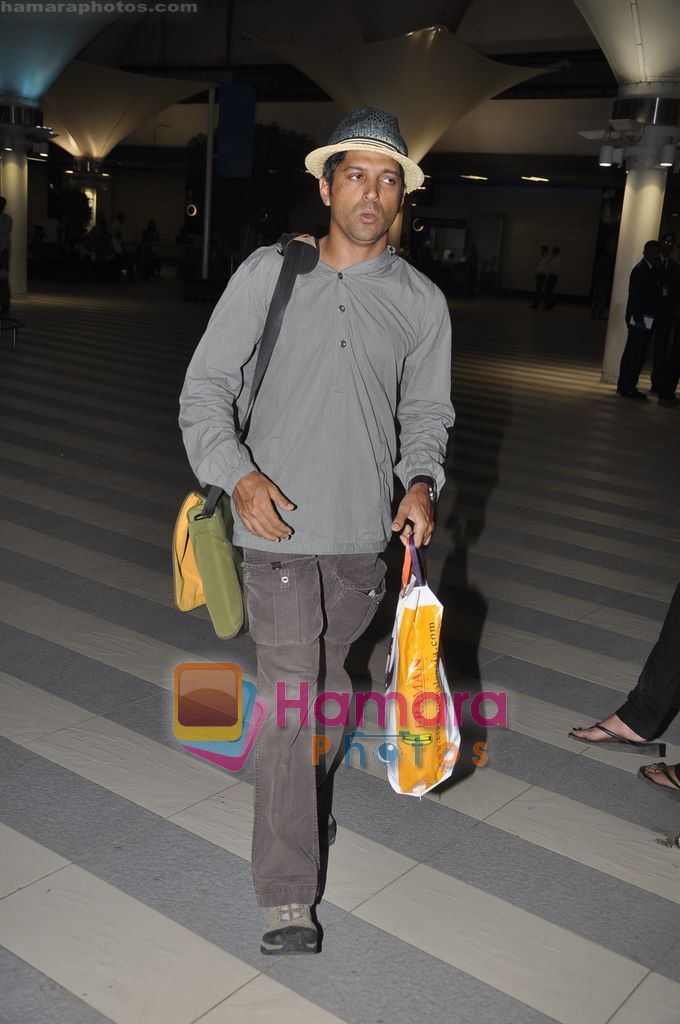 Farhan Akhtar return from Don 2's Malaysia schedule in Mumbai Airort on 11th March 2011 