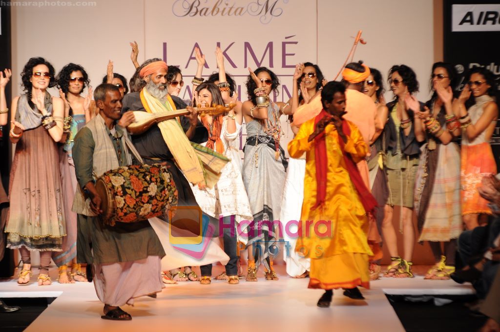 Model walk the ramp for Babita Malkani show at Lakme Fashion Week 2011 Day 3 in Grand Hyatt, Mumbai on 13th March 2011 