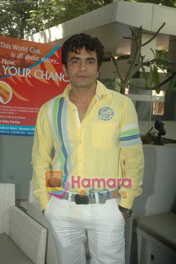 Raja Chaudhary play holi in Andheri on 15th March 2011 