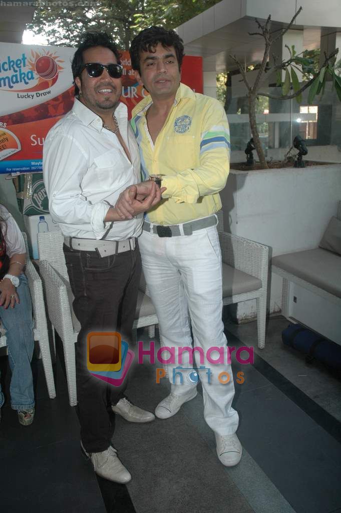 Mika Singh, Raja Chaudhary play holi in Andheri on 15th March 2011 