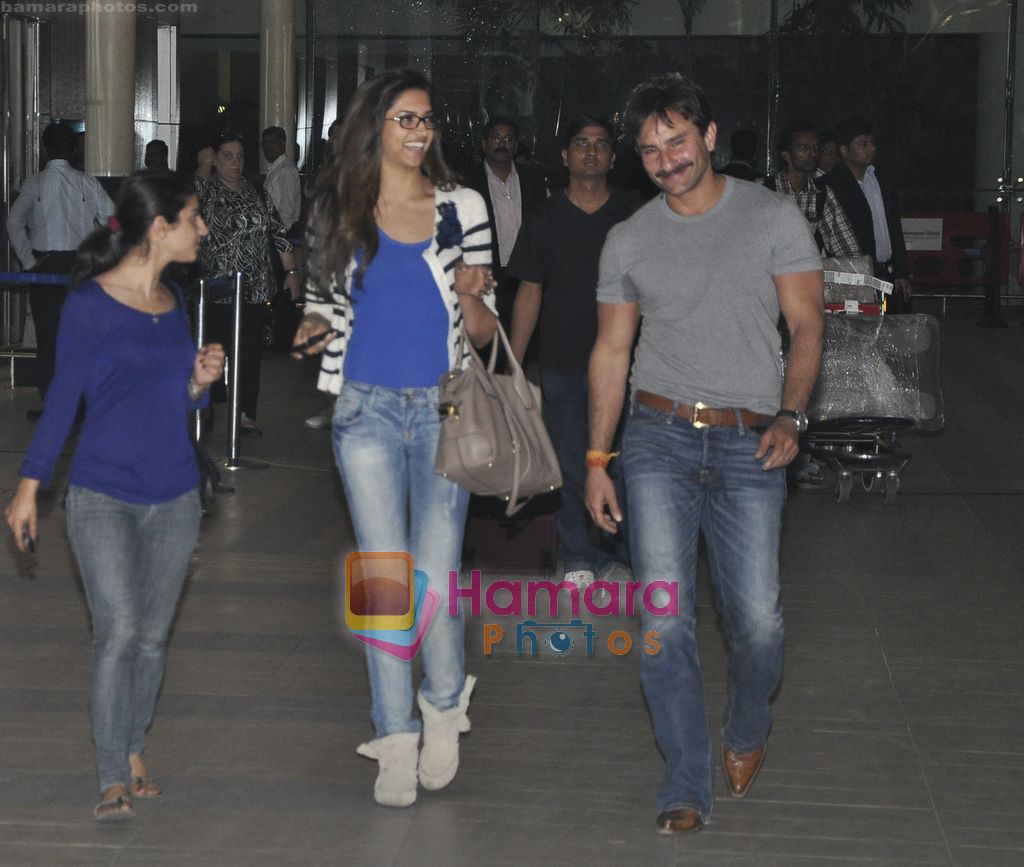 Saif Ali Khan, Deepika Padukone return from Aarakshan shoot wrap-up in Bhopal at Mumbai Airport on 16th March 2011 
