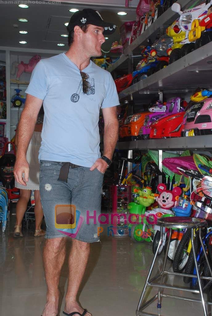 New Zealand criket team snapped shopping at Palladium with their kids n spouse on 19th March 2011 