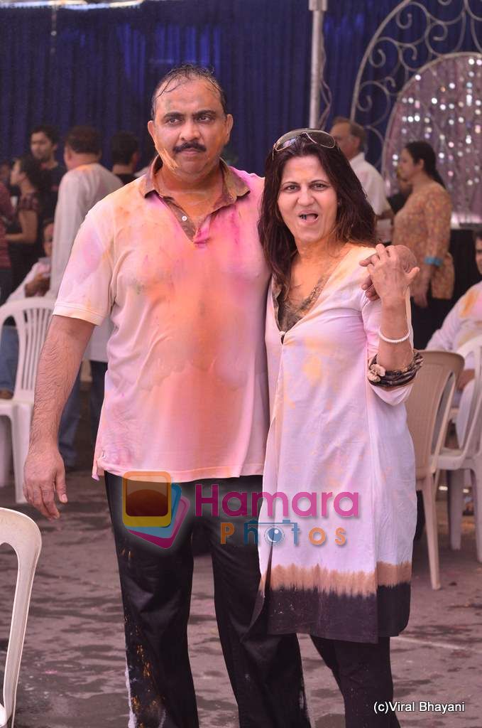 at Usha Aggarwal's holi bash in Mukesh Mills on 20th March 2011 