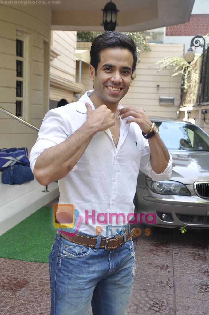 Tusshar Kapoor Promote Shorr in City on Holi day in Juhu, Mumbai on 20th March 2011 