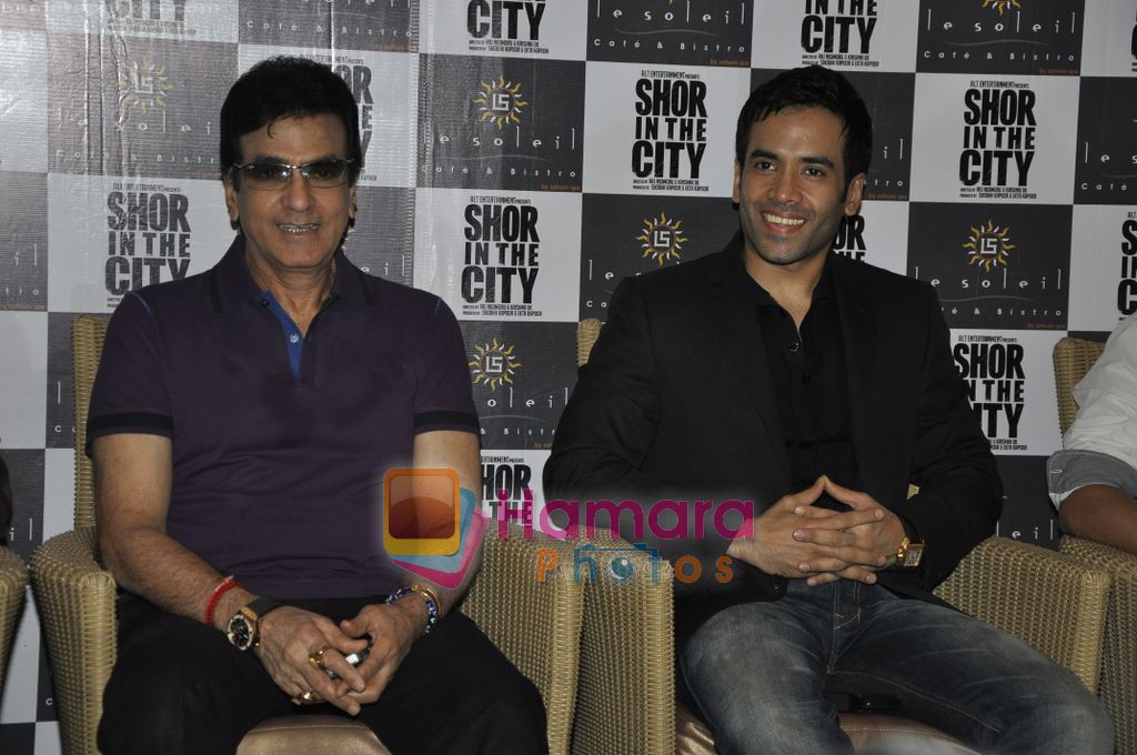 Tusshar Kapoor, Jeetendra unveil Shor in the City first look in  Le Soliel, Juhu, Mumbai on 23rd March 2011 