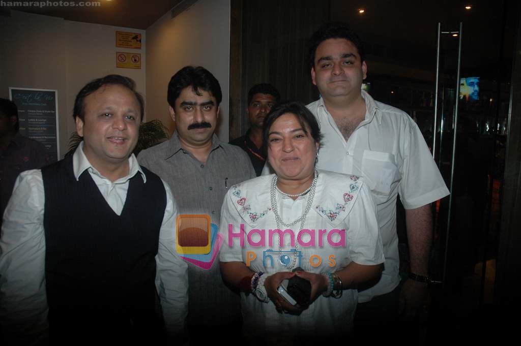 Dolly Bindra at Asif Bhamla's party hosted for Sachin Ahir in Cest La Vie on 25th March 2011 