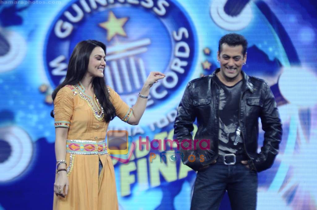 Preity Zinta, Salman Khan on the sets of Guinness World Records in R K Studios on 26th March 2011 