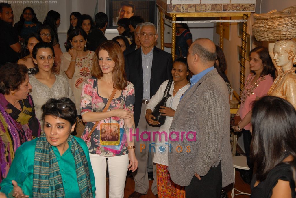 Suzanne Roshan inaugurates Dr. Art + Design Sculpture Show in Bandra,Mumbai on 27th March 2011 