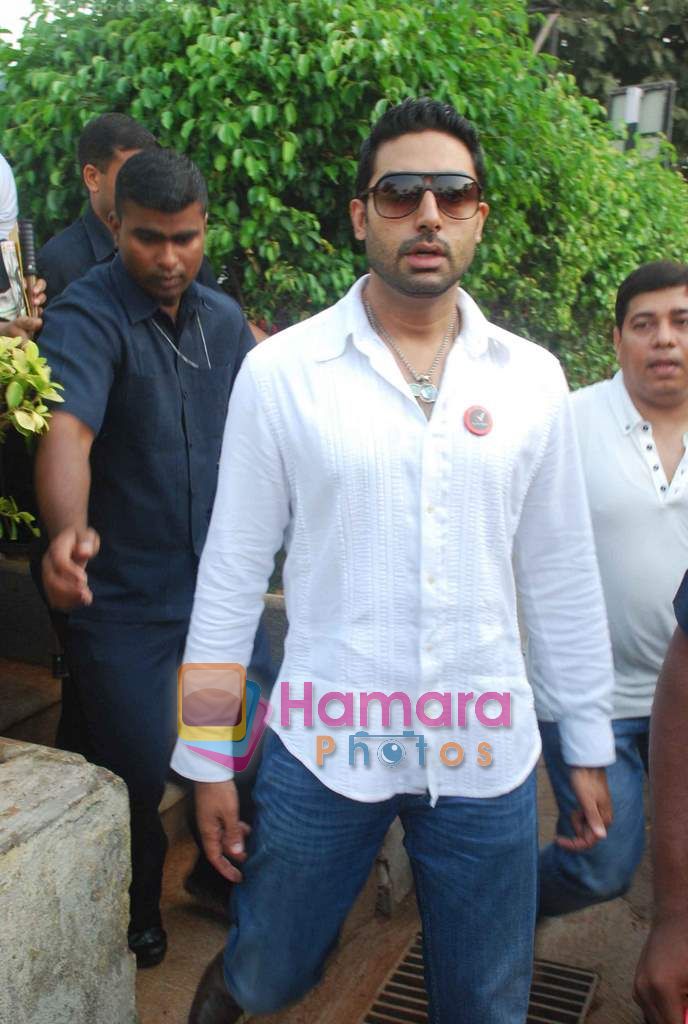 Abhishek Bachchan at anti drugs rally in Nariman Point on 27th March 2011