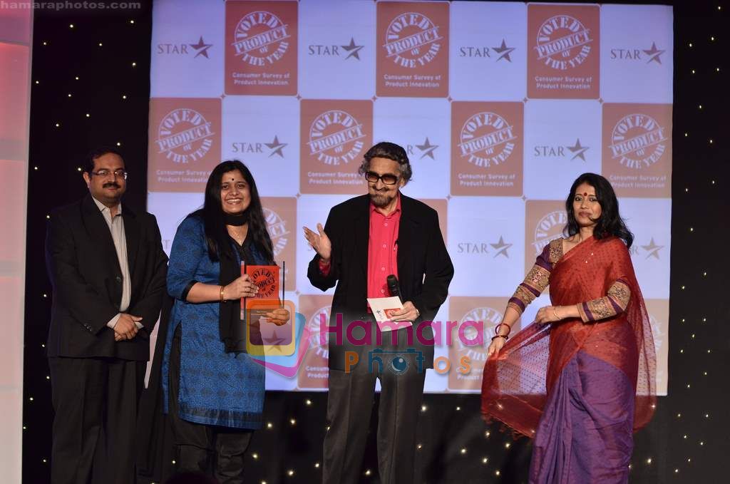 Alyque Padamsee, Kamalika Guha Thakurta at Product of the Year Award in Taj Hotel on 28th March 2011 