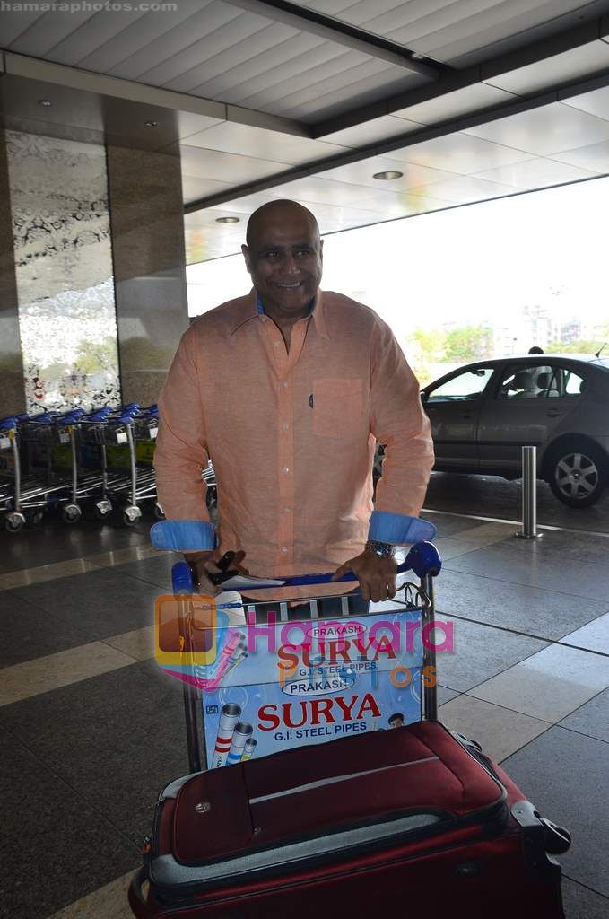 Puneet Issar leave for Mohali for cricket match on 30th March 2011
