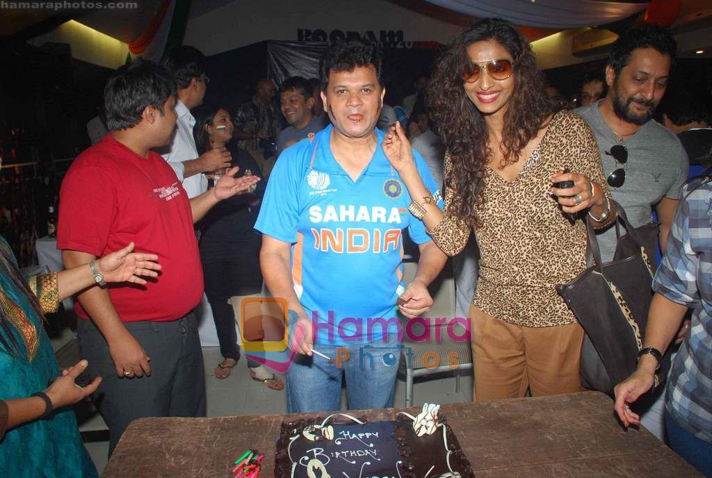 Sandhya Shetty at Viren Shah's cricket bash in Roopam on 30th March 2011 