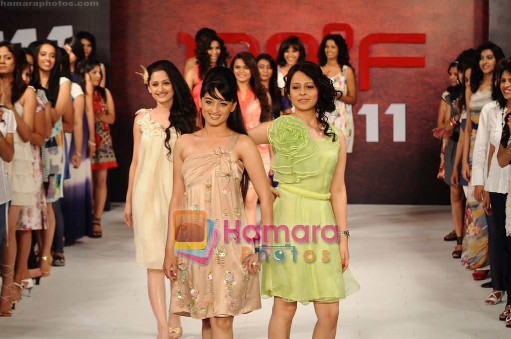 Mahi Vij walk for 109 F launch in Mayfair Rooms, Mumbai on 5th April 2011 