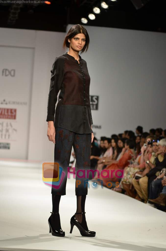 Model walks the ramp for Zubair Kirmani show on Wills Lifestyle India Fashion Week 2011 - Day 2 in Delhi on 7th April 2011 