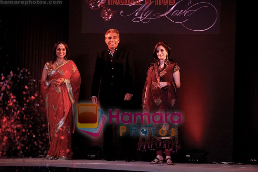Raseel Gujral, Naveen Ansal & Alpana Gujral at Khushii Aids Fundraiser in Delhi on 6th April 2011