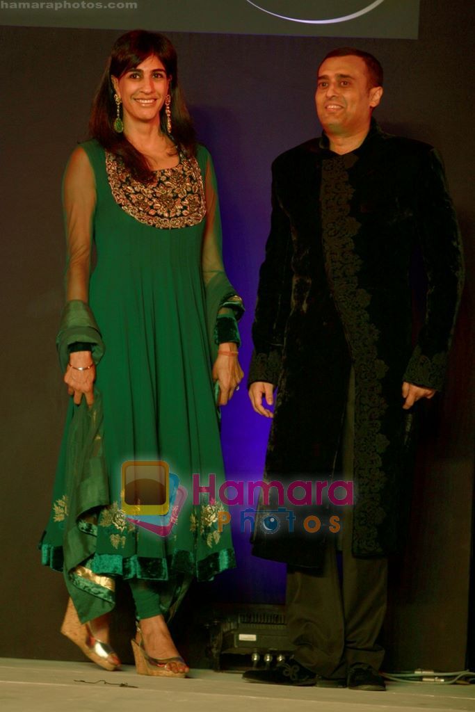 Divya & Amit Burman at Khushii Aids Fundraiser in Delhi on 6th April 2011