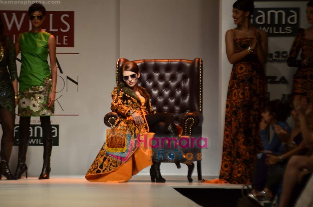 Model walks the ramp for Charu Parashar show on Wills Lifestyle India Fashion Week 2011 - Day 2 in Delhi on 7th April 2011