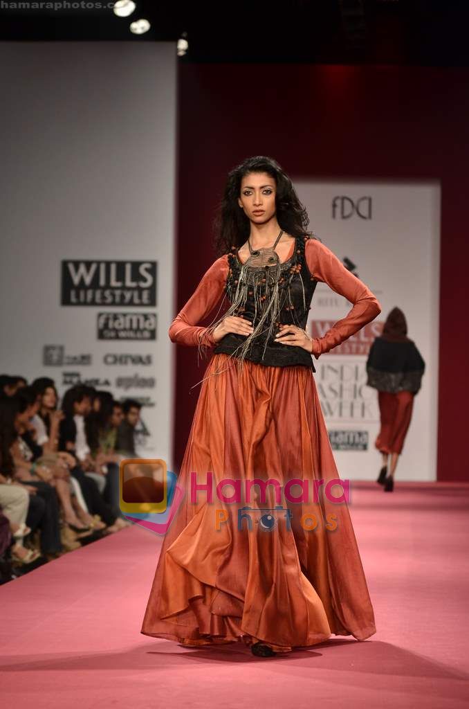 Model walks the ramp for Ritu Kumar show on Wills Lifestyle India Fashion Week 2011 - Day 2 in Delhi on 7th April 2011 