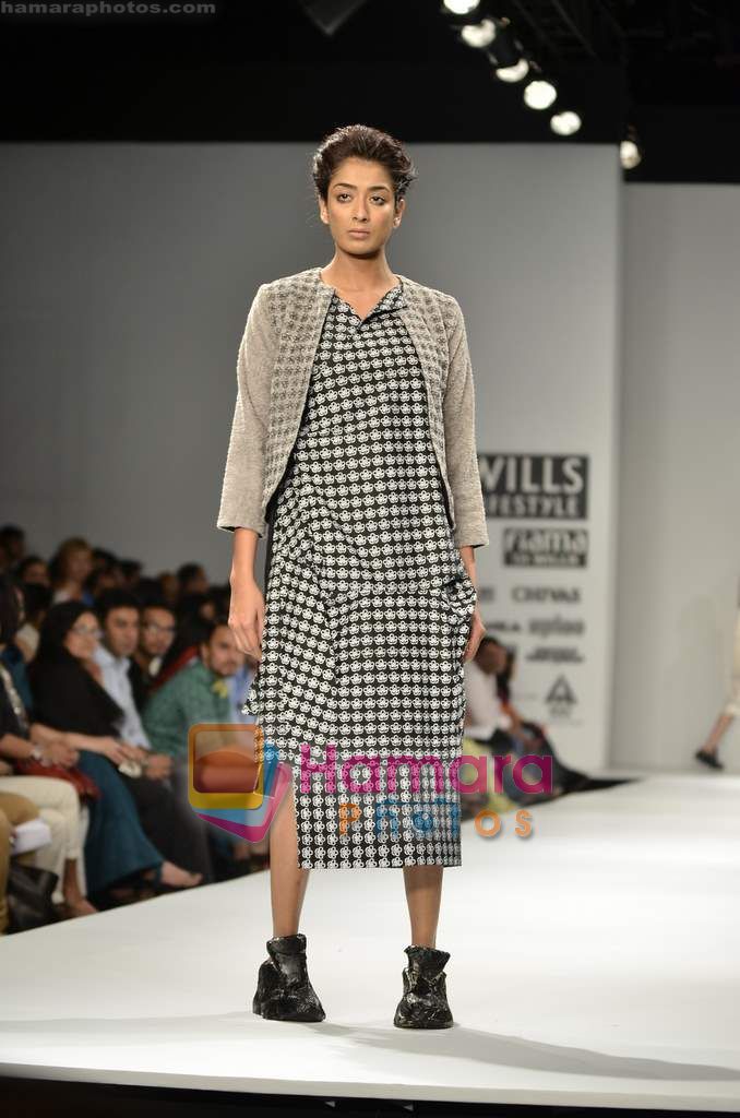 Model walks the ramp for Kallol Datta show on Wills Lifestyle India Fashion Week 2011 - Day 1 in Delhi on 6th April 2011 
