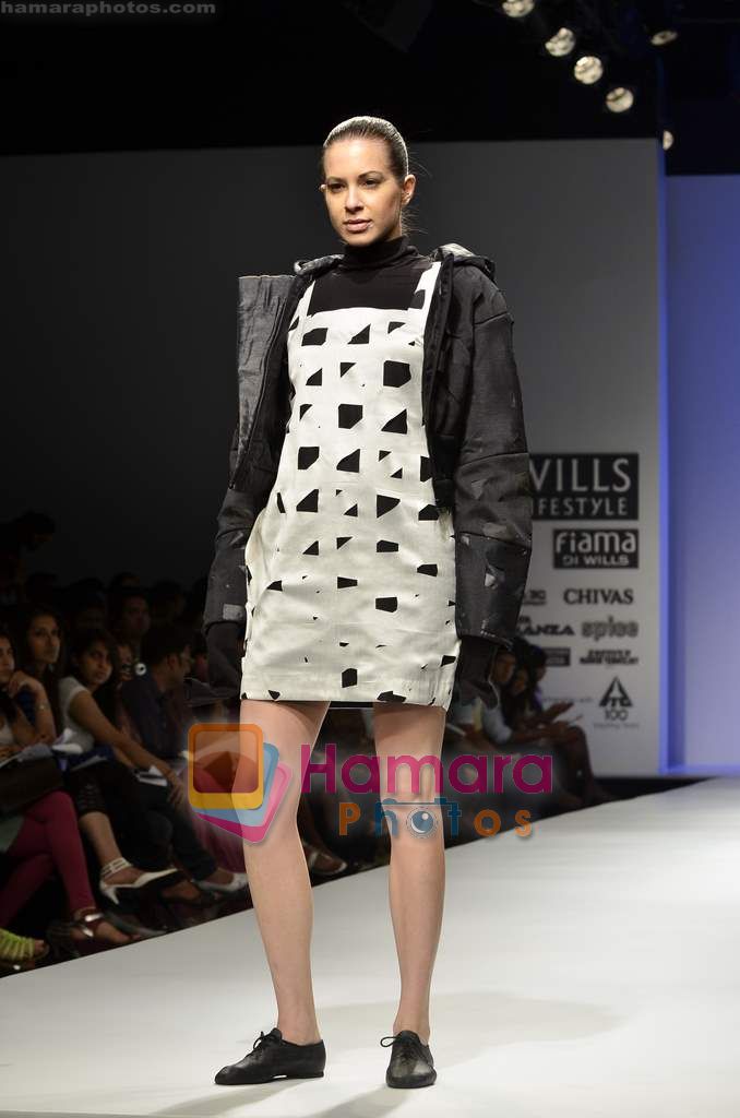Model walks the ramp for Mrinalani show on Wills Lifestyle India Fashion Week 2011 - Day 3 in Delhi on 8th April 2011 