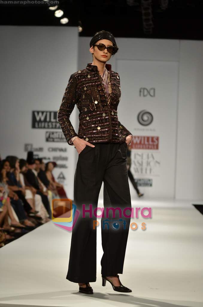 Model walks the ramp for Sonam Dubal show on Wills Lifestyle India Fashion Week 2011 - Day 3 in Delhi on 8th April 2011 