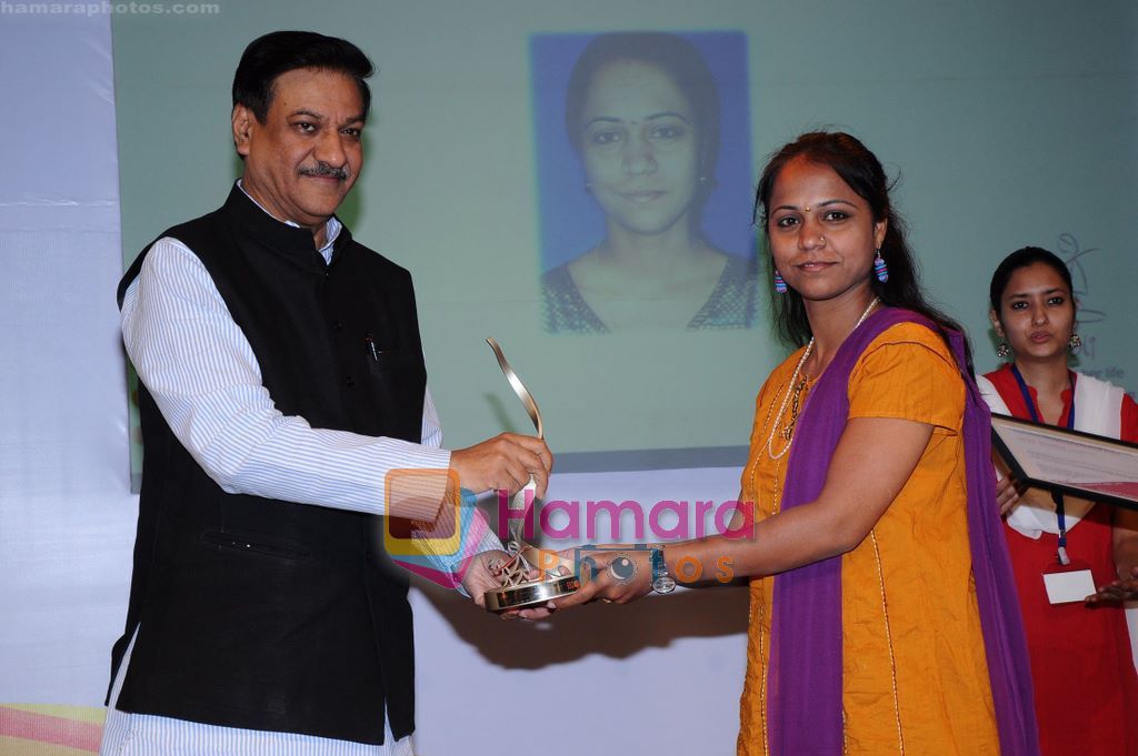  at The Laadli National Media Awards in NCPA,Mumbai on 8th April 2011 