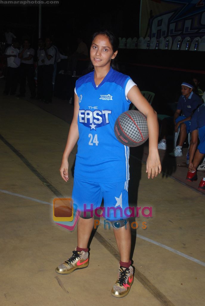 Neetu Chandra dabbles with Basket-Ball in Churchgate, Mumbai on 9th April 2011 
