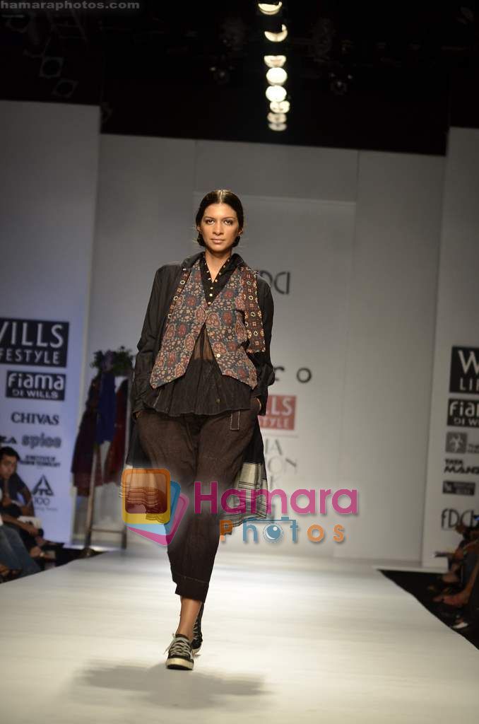 Model walks the ramp for Pero show on Wills Lifestyle India Fashion Week 2011-Day 4 in Delhi on 9th April 2011 