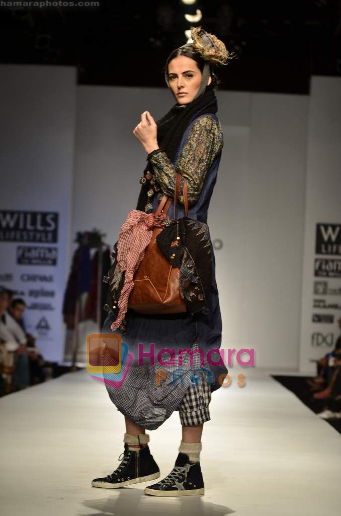 Model walks the ramp for Pero show on Wills Lifestyle India Fashion Week 2011 � Day 4 in Delhi on 9th April 2011 
