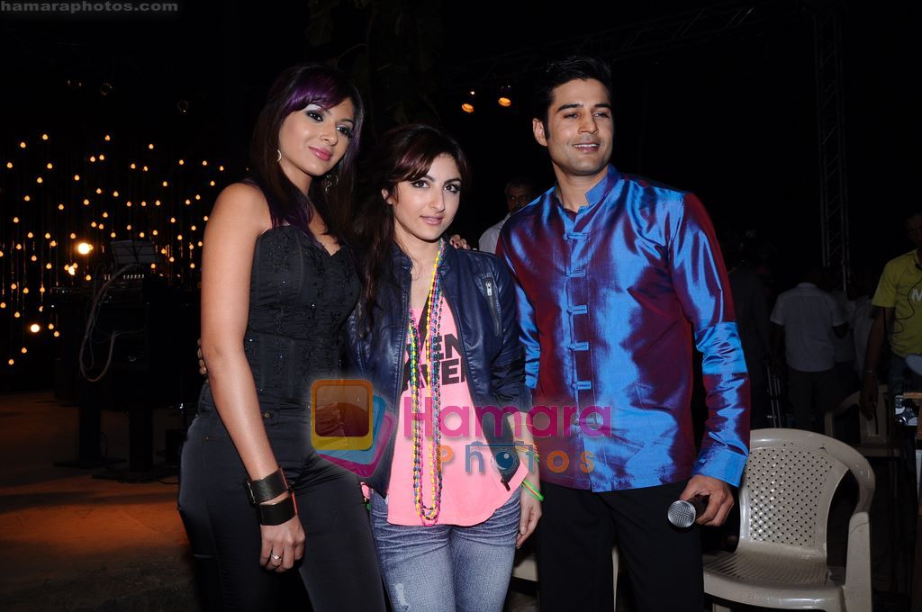 Rajeev Khandelwal, Soha Ali Khan, Mrinalini Sharma on the sets of Soundtrack in Bandra, Mumbai on 9th April 2011 