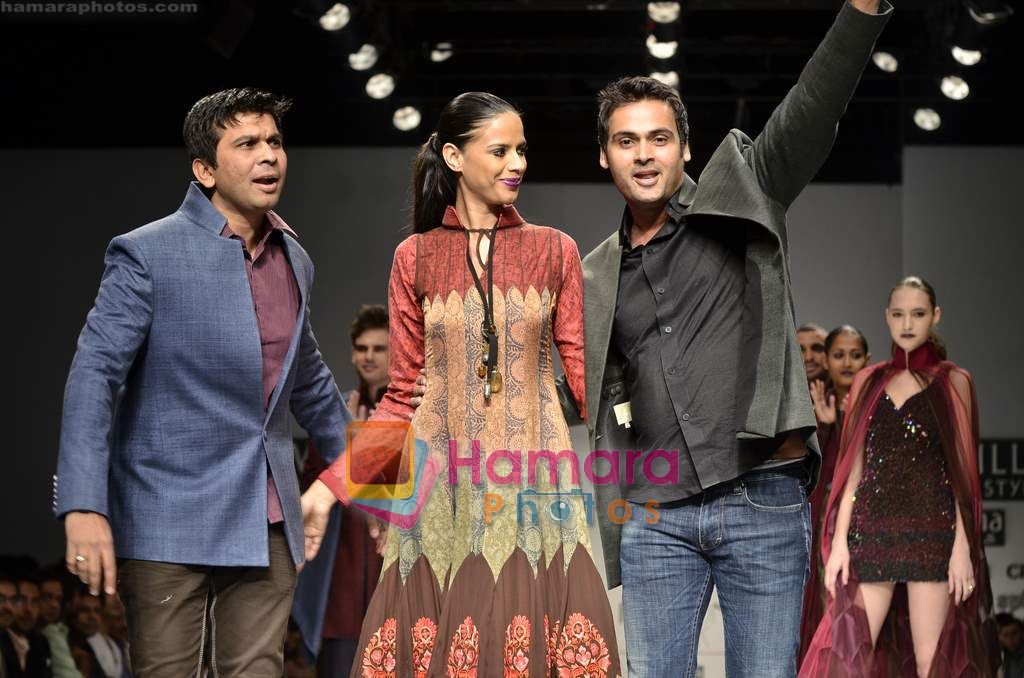 Model walks the ramp for virtues show on Wills Lifestyle India Fashion Week 2011 � Day 4 in Delhi on 9th April 2011 