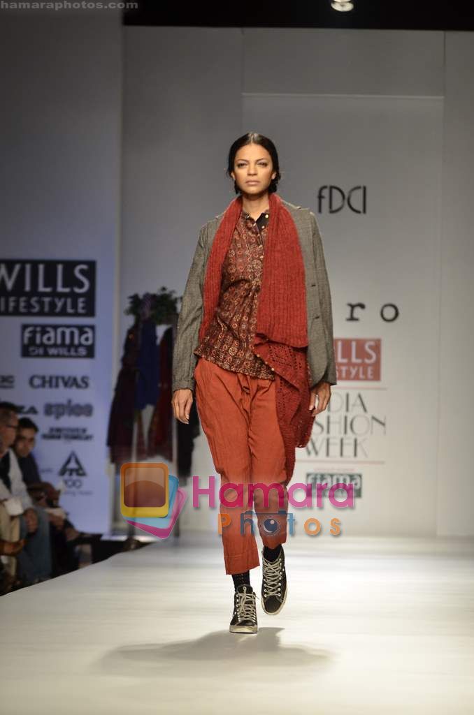Model walks the ramp for Pero show on Wills Lifestyle India Fashion Week 2011-Day 4 in Delhi on 9th April 2011 