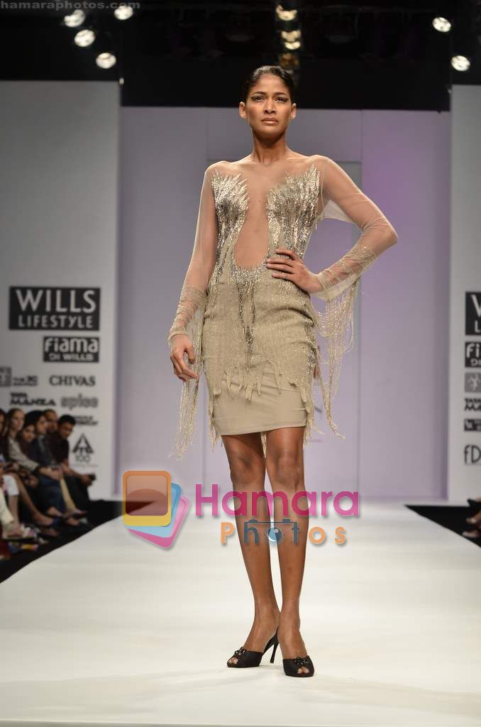 Model walks the ramp for Khushali Kumar show on Wills Lifestyle India Fashion Week 2011-Day 5 in Delhi on 10th April 2011 