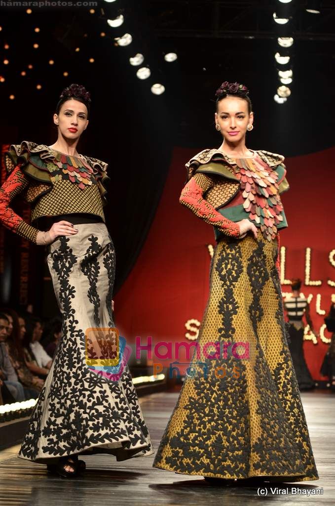 Model walks the ramp for Sabyasachi show on Wills Lifestyle India Fashion Week 2011-Day 5 in Delhi on 10th April 2011 