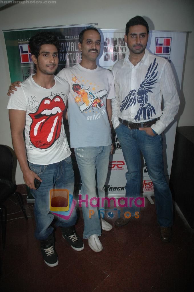 Abhishek Bachchan, Prateik Babbar, Rohan Sippy at Dum Maro Dum Promotion in Mumbai on 10th April 2011 