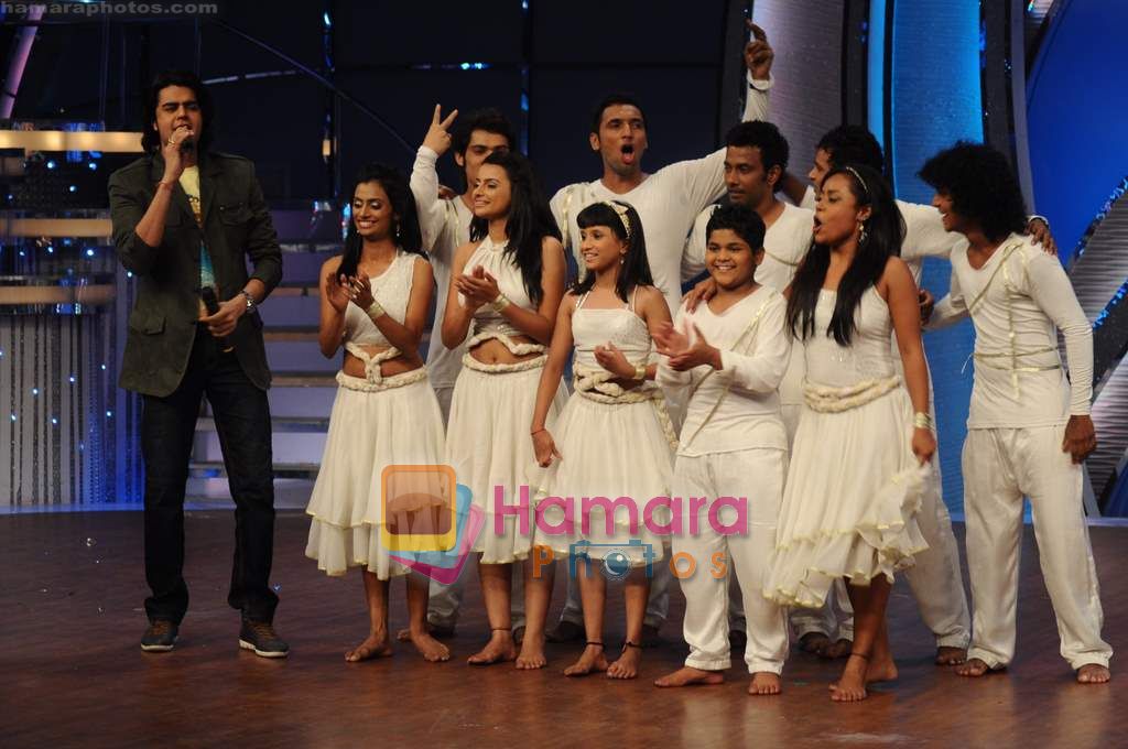 Manish Paul at Zee TV Dance Ke Superstars on 12th April 2011 
