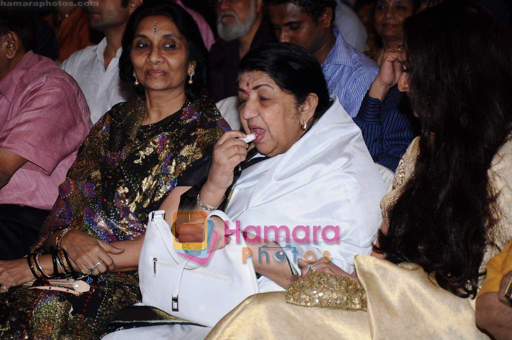 Lata Mangeshkar at the Music Launch of Sarhadein by Sa Re Ga Ma and Radiocity in Taj Land's End, Mumbai on 12th April 2011 