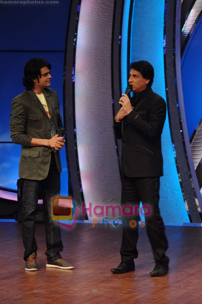 Shiamak Dawar, Manish Paul at Zee TV Dance Ke Superstars on 12th April 2011 