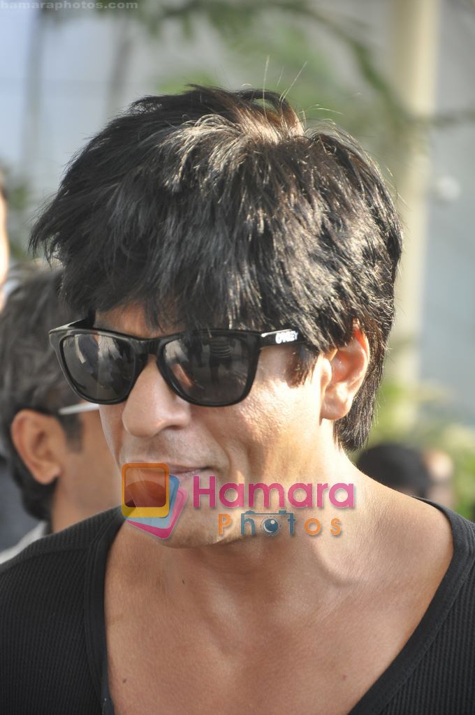 Shahrukh Khan arrive from Kolkata after KKR win in Domestic Airport, Mumbai on 12th April 2011 