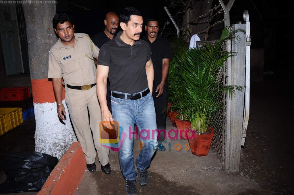 Aamir Khan at the Dr. Firuza Parikh's book Launch - A Complete Guide to becoming pregnant on 16th April 2011 