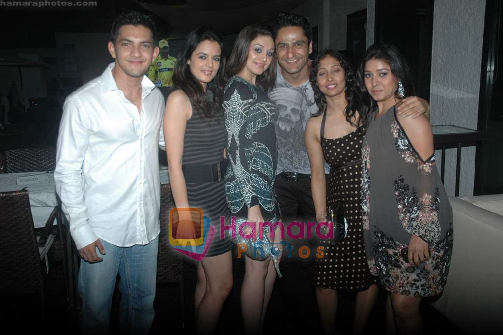 Aditya Narayan, Shweta Agarwal, Shefali Jariwala, Sunidhi Chauhan at Sunidhi's bash for Enrique track in Vie Lounge on 18th April 2011 