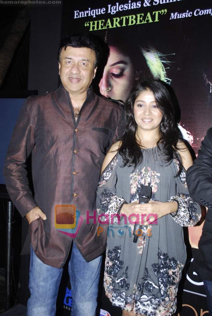 Anu Malik, Sunidhi Chauhan at Sunidhi's bash for Enrique track in Vie Lounge on 18th April 2011 