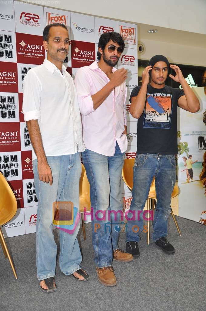 Rohan Sippy, Rana Duggabatti, Prateik Babbar at Dum Maro Dum Promotion in association with Agni CZ Gold Jewels in Oberoi Mall on 21st April 2011 