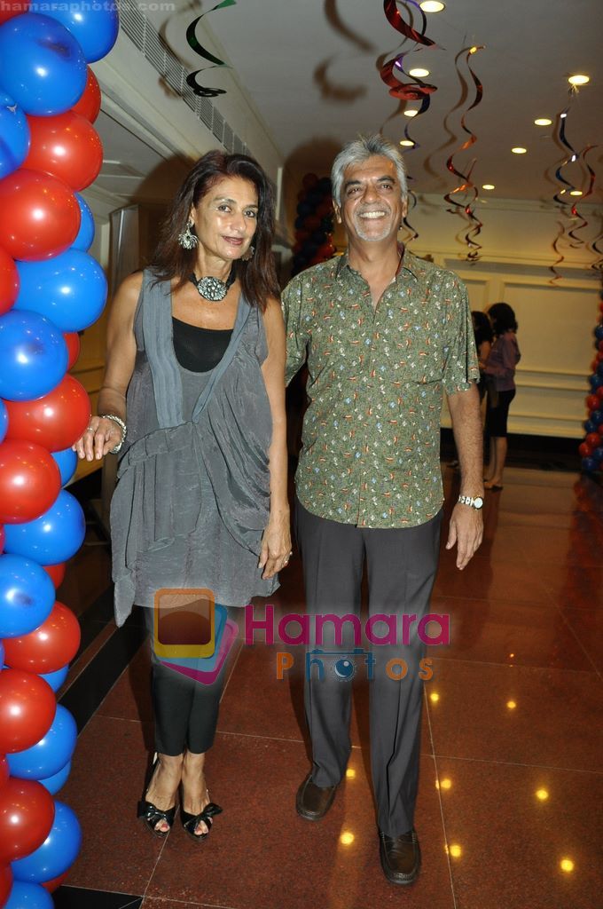 Esther & Raju Daswani at Namastey America farewell bash for Paul Fomsbee in Trident, Mumbai on 21st April 2011