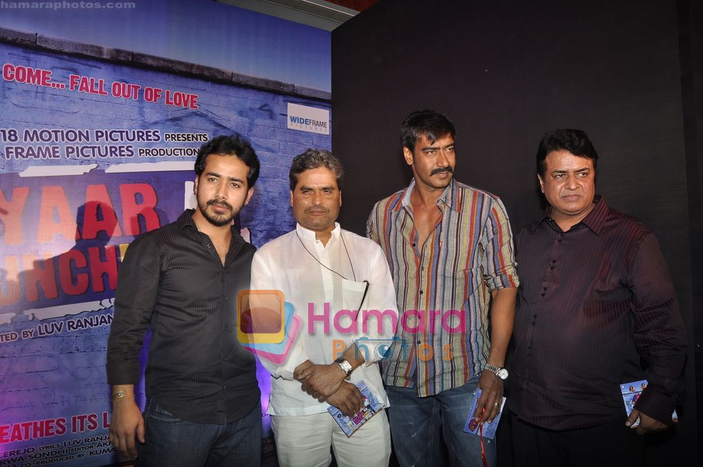 Ajay Devgan & Vishal Bhardwaj unveil Pyaar ka Punchnama music album in Novotel, Mumbai on 26th April 2011 