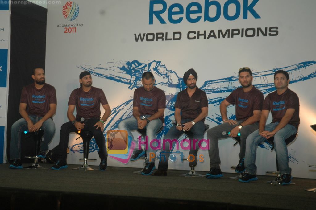 Mahendra Singh Dhoni, Yuvraj, Harbhajan, Yusuf Pathan, Yuvraj Singh at Reebok event in Intercontinental, Mumbai on 26th April 2011 