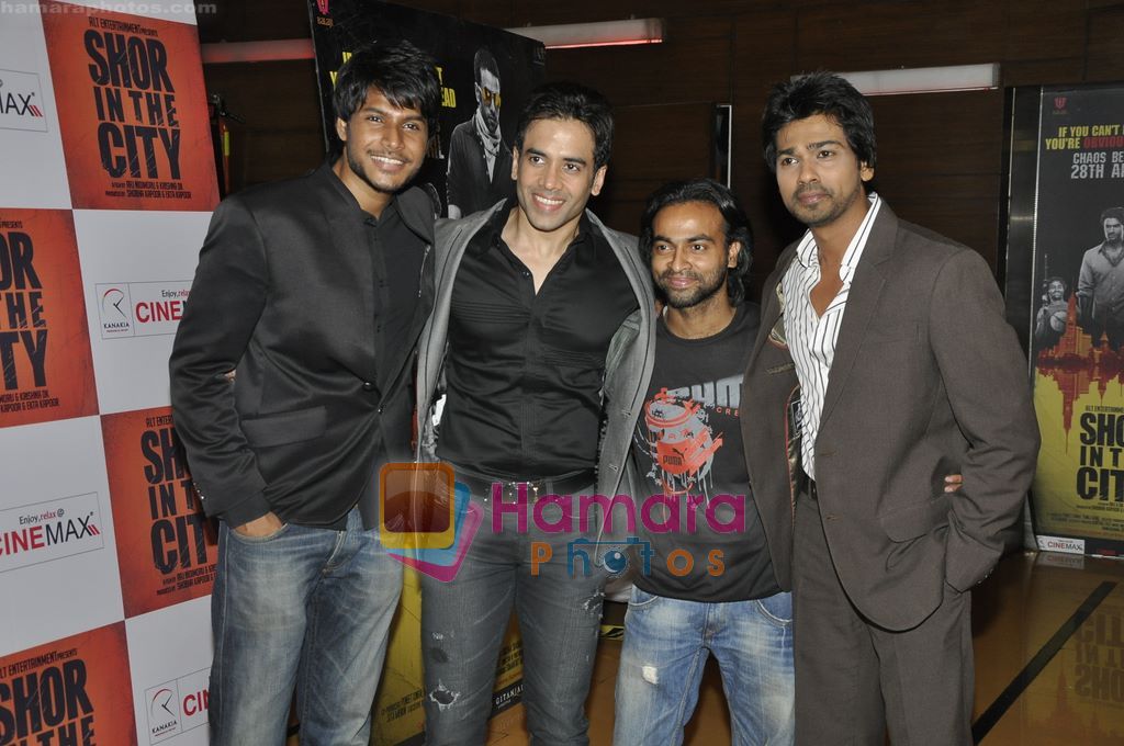 Tusshar Kapoor, Nikhil Dwivedi at Premiere of Shor in the City in Cinemax, Mumbai on 27th April 2011 