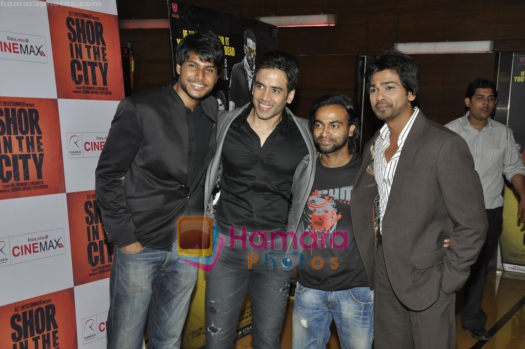 Tusshar Kapoor, Nikhil Dwivedi at Premiere of Shor in the City in Cinemax, Mumbai on 27th April 2011 