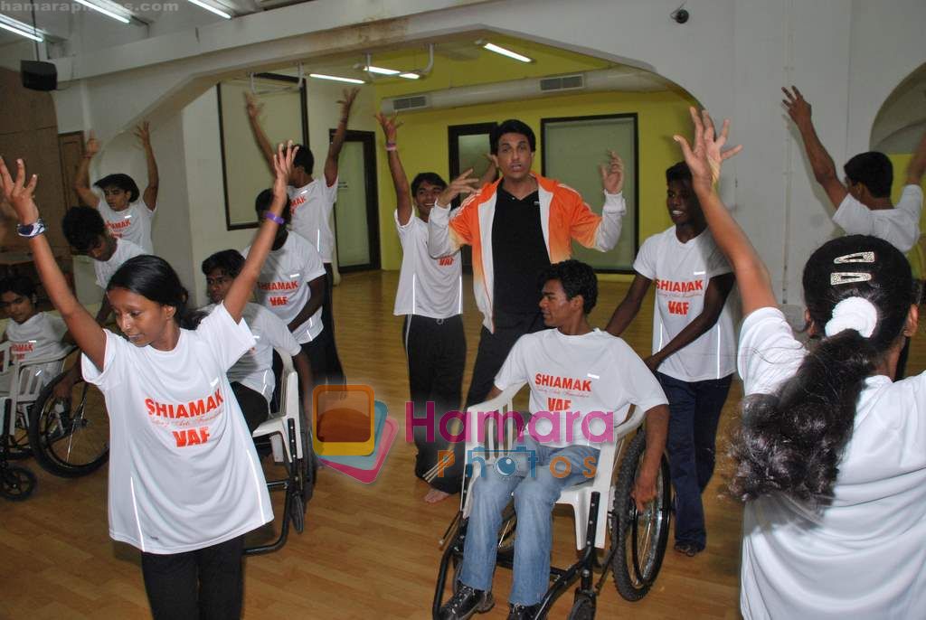 Shiamak Dawar celebrates International dance day with VAF kids in Mahalaxmi on 29th April 2011 