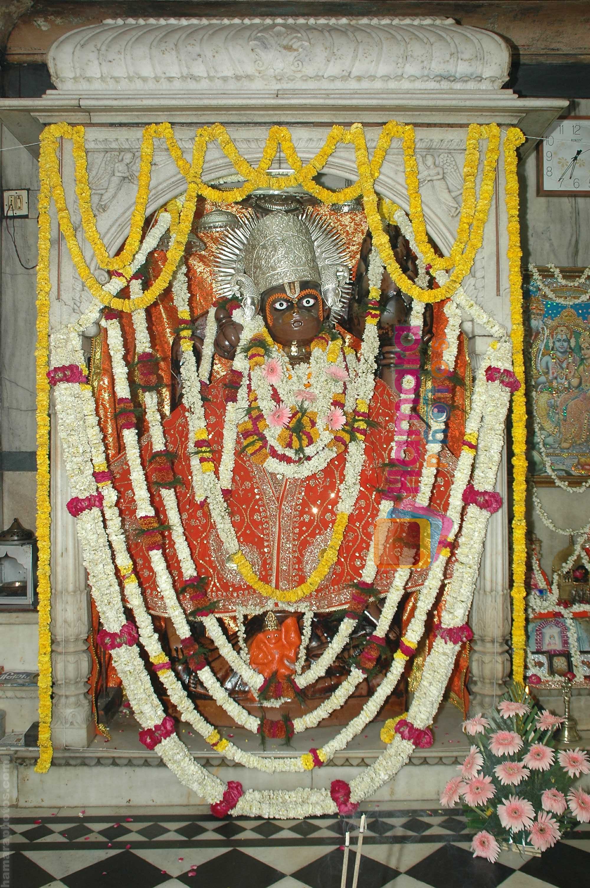 Ekta Kapoor prays at the Kaale Hanuman Temple for Ragini MMS on 3rd May 2011